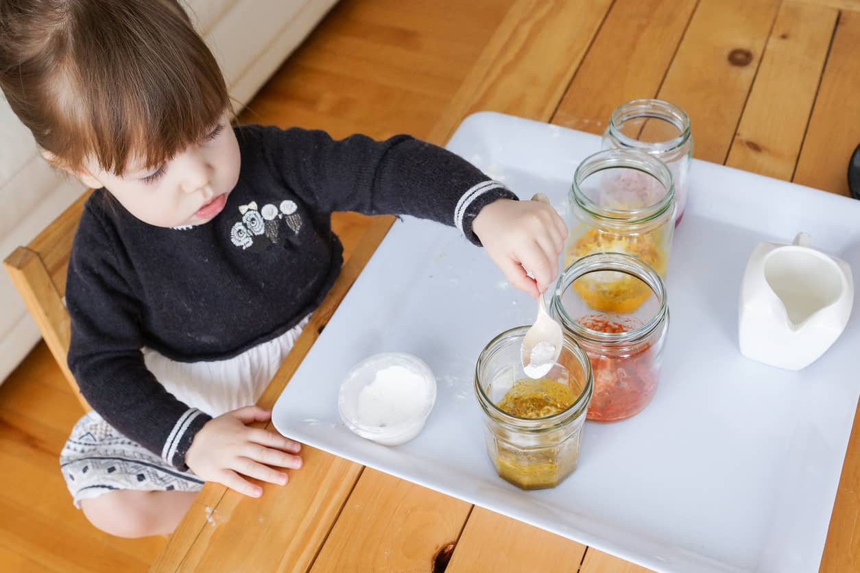 Travasi Montessori: idee fai da te per bambini di tutte le età